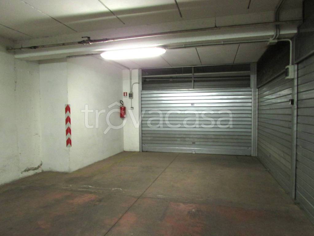 box auto in vendita a Roma in zona Ponte Mammolo