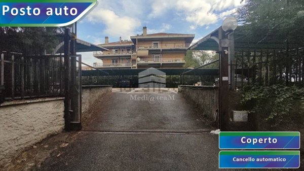 box auto in vendita a Roma in zona Casal Morena