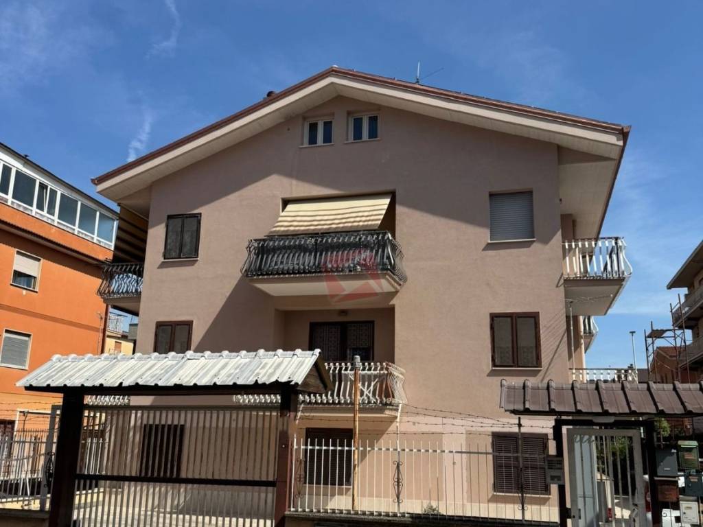 appartamento in vendita a Roma in zona Torre Angela