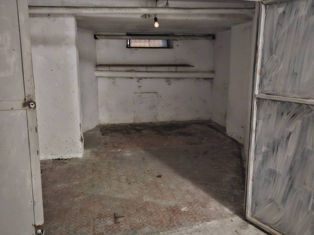 box auto in vendita a Roma in zona Ostia