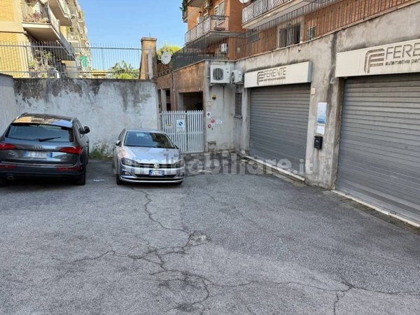 box auto in vendita a Roma in zona Gianicolense