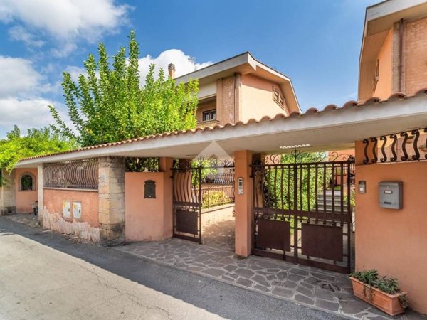 casa indipendente in vendita a Roma in zona Casal Morena