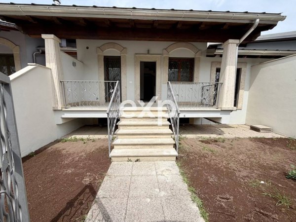 casa indipendente in vendita a Roma in zona Infernetto