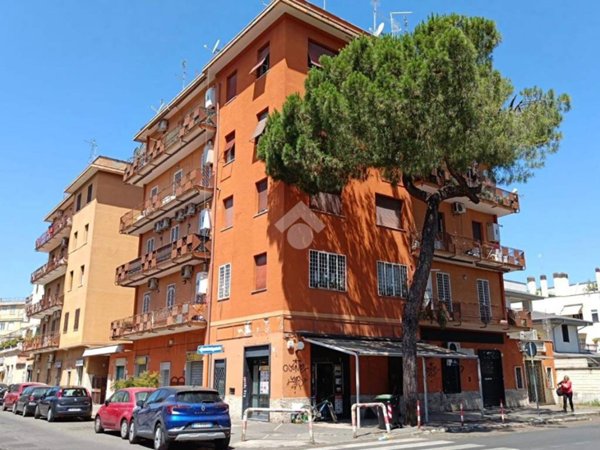 box auto in vendita a Roma in zona Tor Sapienza