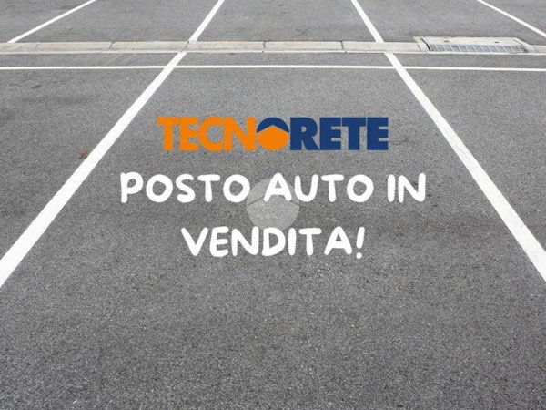 box auto in vendita a Roma in zona Castelverde