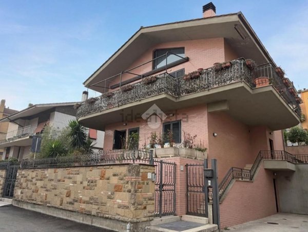 appartamento in vendita a Roma in zona Vitinia