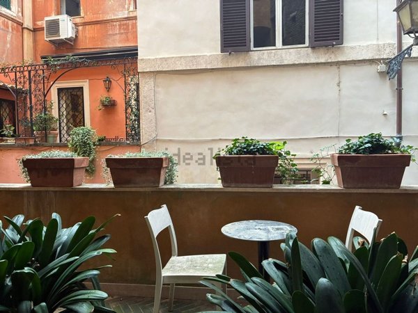 appartamento in vendita a Roma in zona Pigna - Sant'Angelo