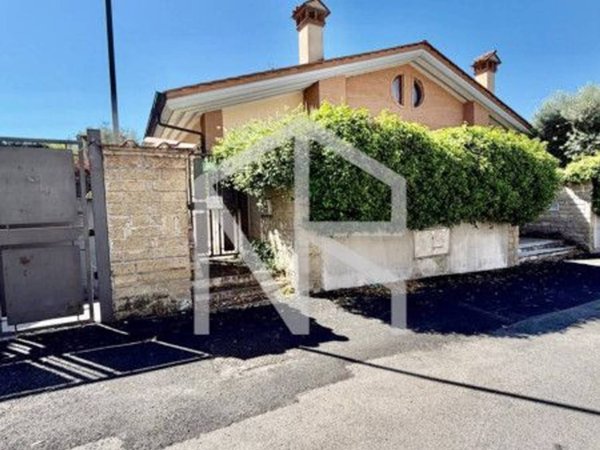 casa indipendente in vendita a Roma in zona Lunghezza