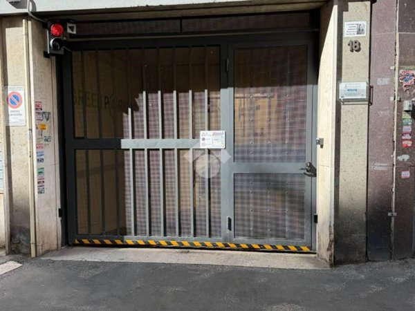box auto in vendita a Roma in zona Appio Latino