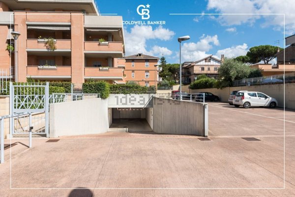 box auto in vendita a Roma in zona Casal Morena
