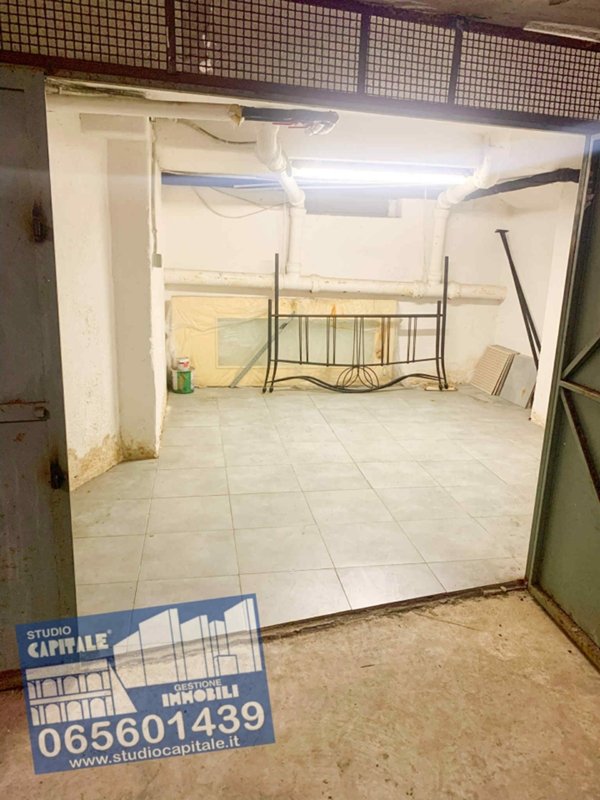 box auto in vendita a Roma in zona Ostia