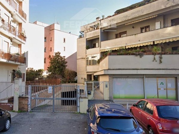 box auto in vendita a Roma in zona Appio Claudio