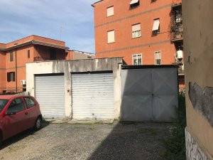 box auto in vendita a Roma in zona Torre Maura