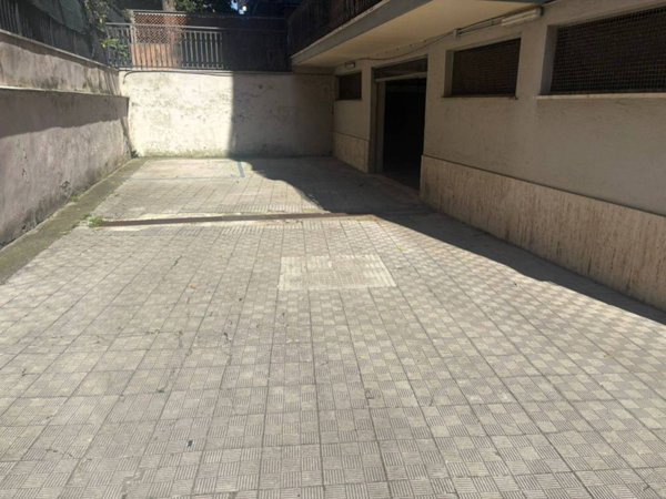 box auto in vendita a Roma in zona Ostia