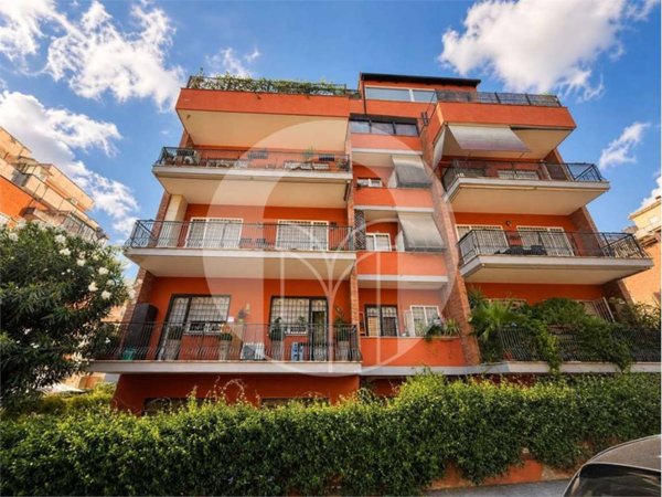 appartamento in vendita a Roma in zona Tomba di Nerone