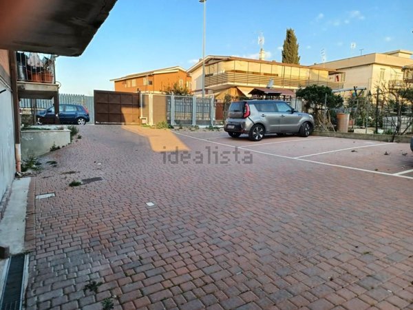 box auto in vendita a Roma in zona Dragona/Bagnoletto