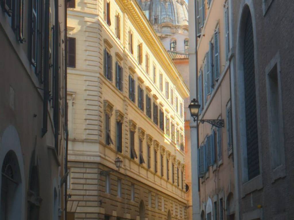 appartamento in vendita a Roma in zona Parione/Sant'Eustachio