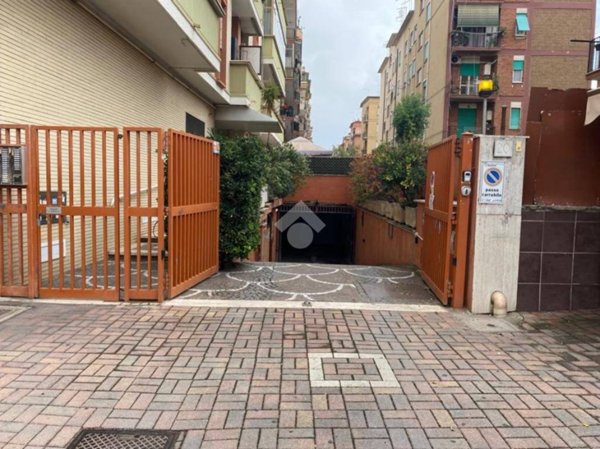 box auto in vendita a Roma in zona Ostia