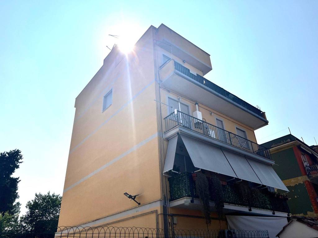 appartamento in vendita a Roma in zona Tor Bella Monaca