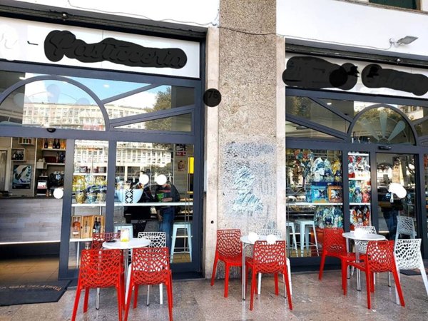 negozio in vendita a Roma in zona Cinecittà
