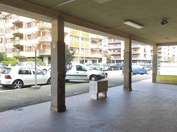 locale commerciale in vendita a Roma in zona Ostia