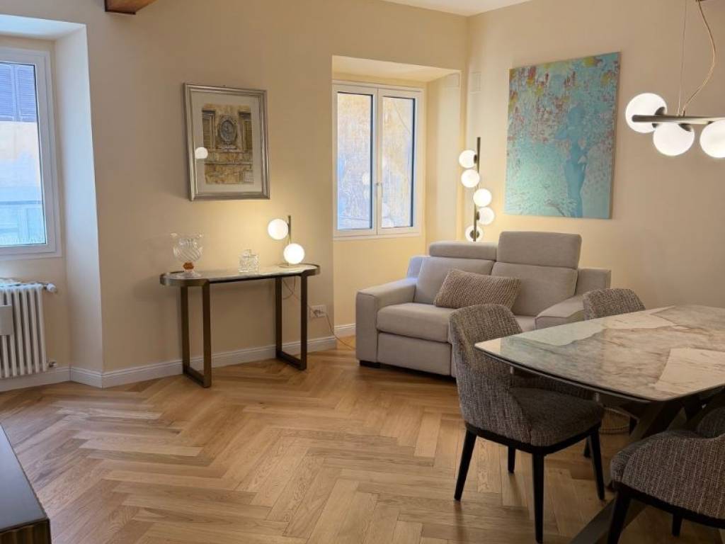 appartamento in vendita a Roma in zona Trevi-Colonna