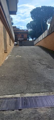 box auto in vendita a Roma in zona Torre Angela