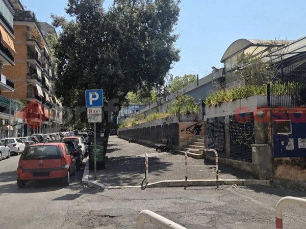 box auto in vendita a Roma in zona Appio Claudio