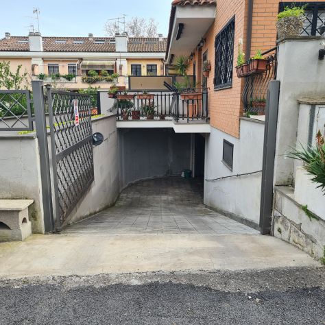 box auto in vendita a Roma in zona Acilia