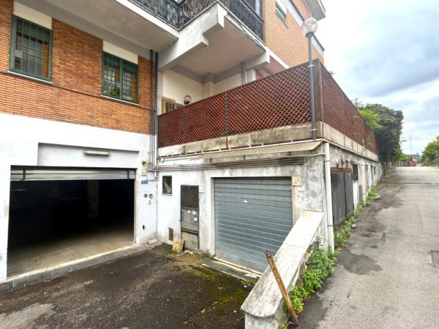 box auto in vendita a Roma in zona Appio Claudio