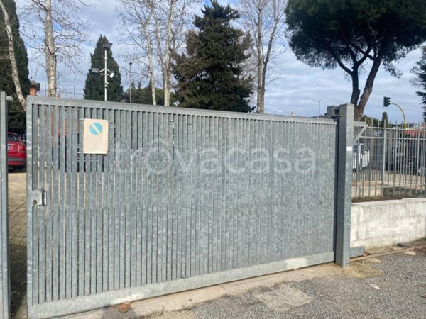 box auto in vendita a Roma in zona Acilia