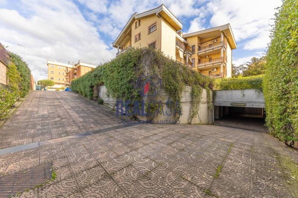 box auto in vendita a Roma in zona Casal Morena