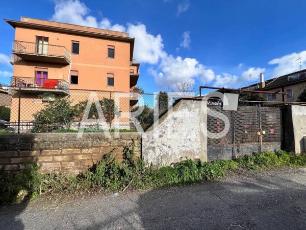 box auto in vendita a Roma in zona Acilia