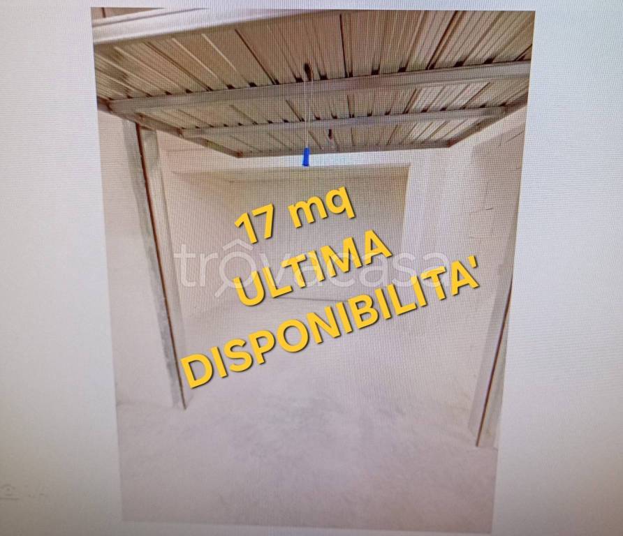 box auto in vendita a Roma in zona Torre Maura