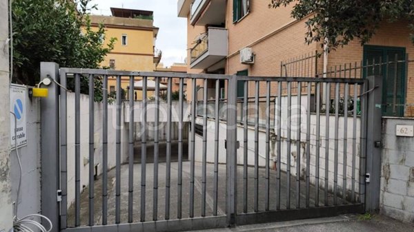 box auto in vendita a Roma in zona Torre Angela