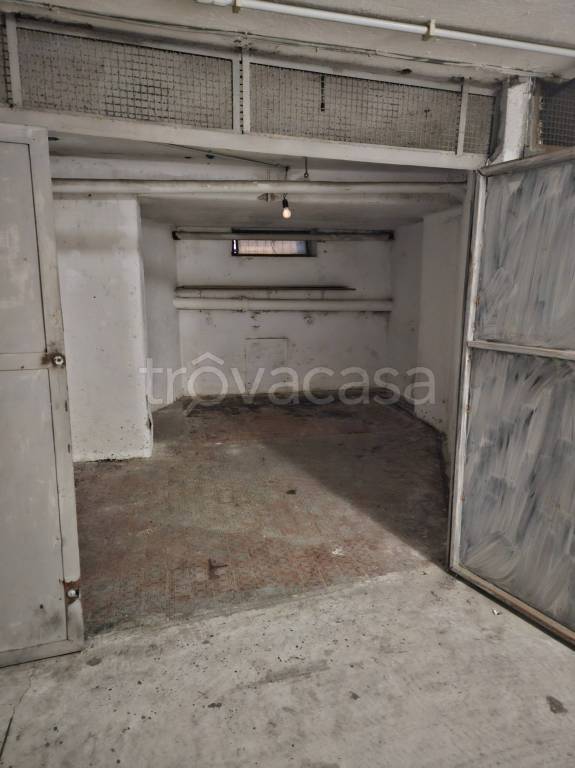 box auto in vendita a Roma in zona Ostia