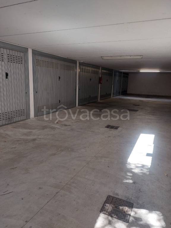 box auto in vendita a Roma in zona Casal Morena