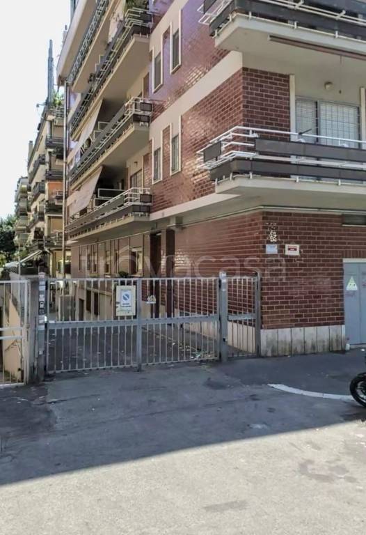 box auto in vendita a Roma in zona Ostia