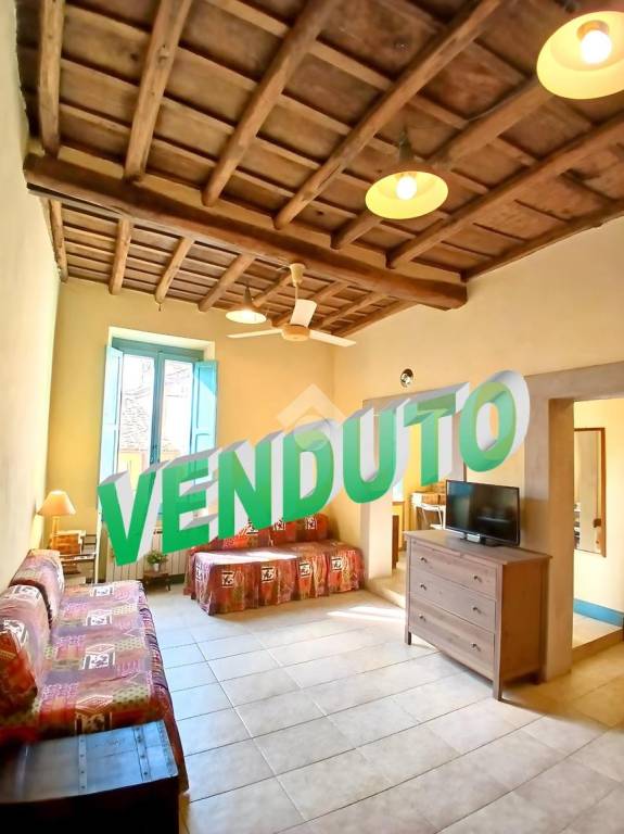 appartamento in vendita a Roma in zona Pigna - Sant'Angelo
