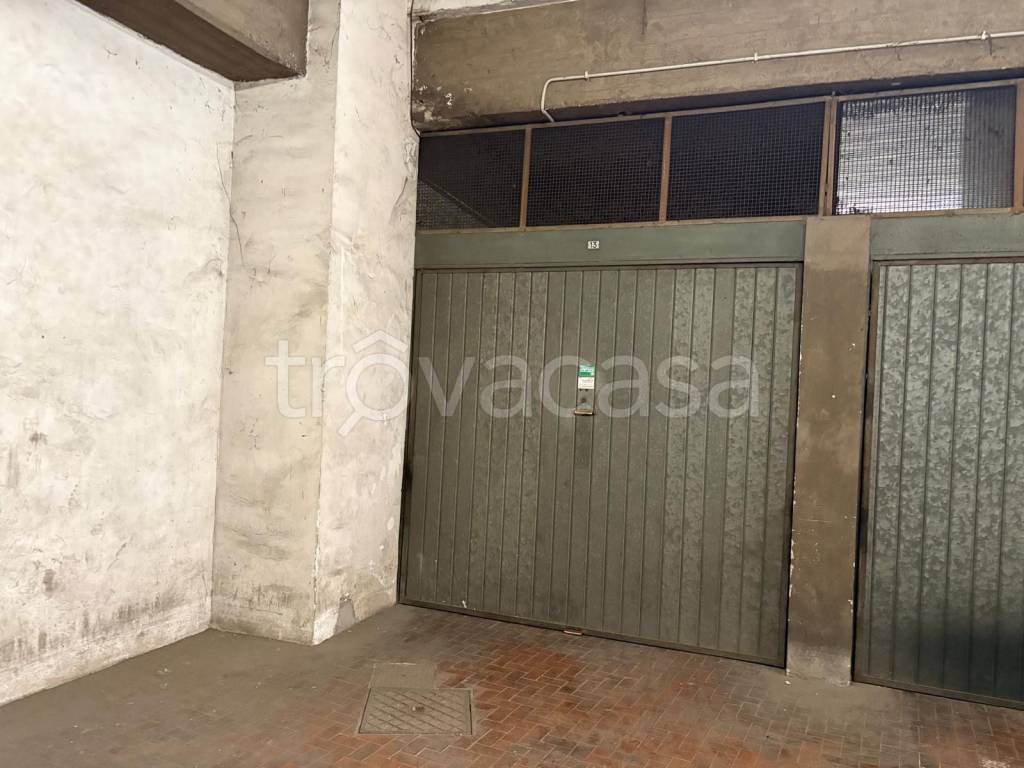 box auto in vendita a Roma in zona Appio Claudio