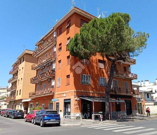 box auto in vendita a Roma in zona Tor Sapienza