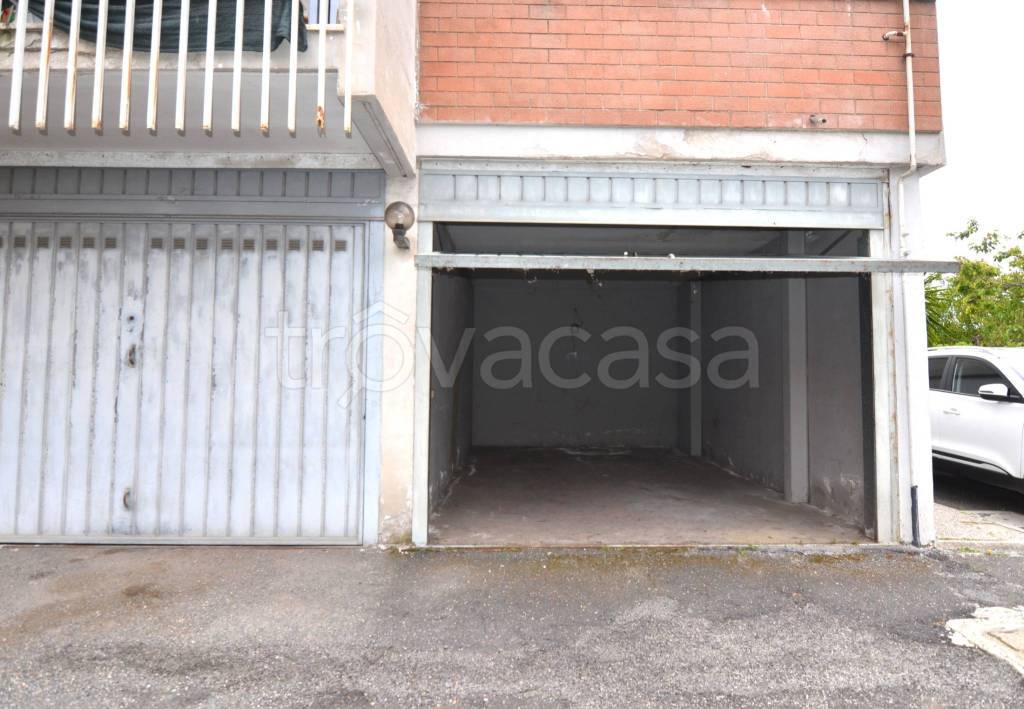 box auto in vendita a Roma in zona Casal Palocco