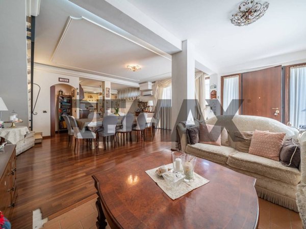 casa indipendente in vendita a Roma