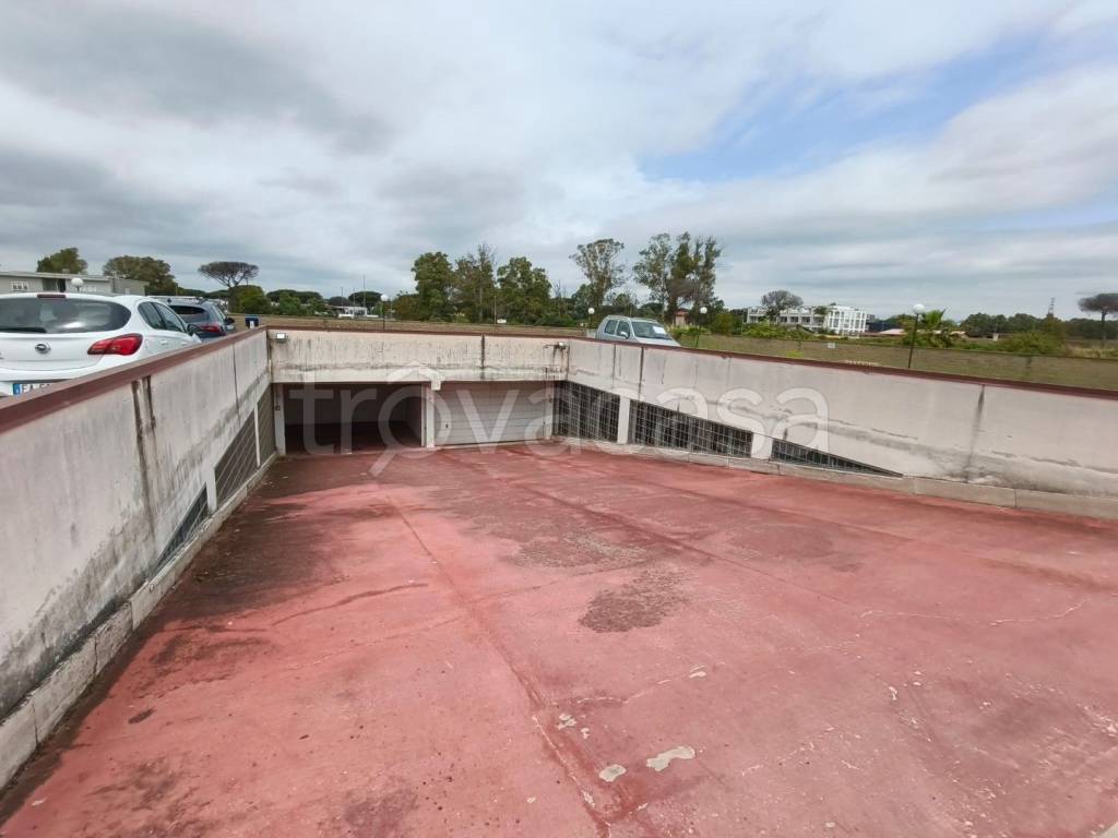 box auto in vendita a Roma in zona Infernetto
