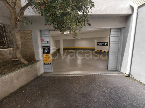 box auto in vendita a Roma in zona Ostia