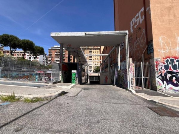 box auto in vendita a Roma in zona Tuscolano