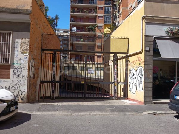 box auto in vendita a Roma in zona Appio Claudio