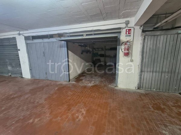 box auto in vendita a Roma in zona Ostia