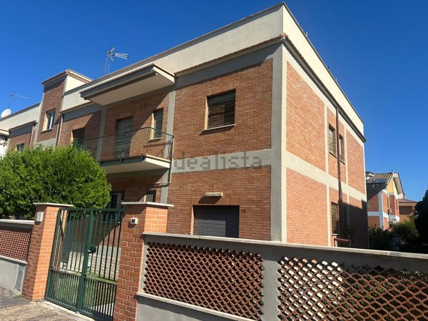 locale commerciale in vendita a Roma in zona Ostia