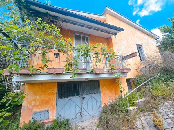casa indipendente in vendita a Roma in zona Cesano